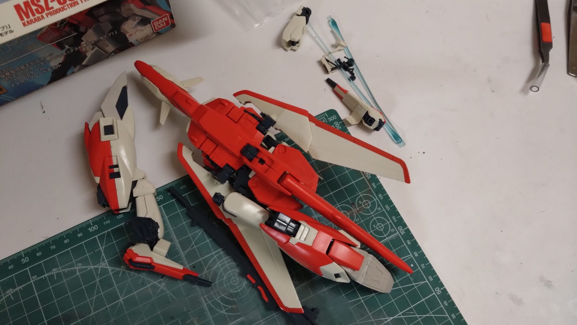 中古組み立て済みのMGゼータプラスA1+C1を分解して合成します。中古MGガンプラを再構築しながら改造する準備をするの画像