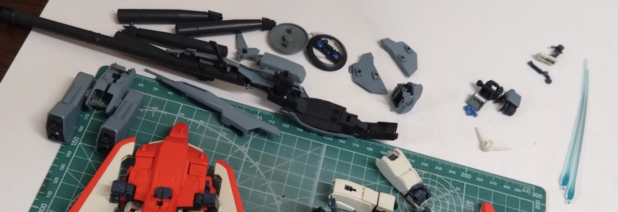 中古組み立て済みのMGゼータプラスA1+C1を分解して合成します。中古MGガンプラを再構築しながら改造する準備をするの画像