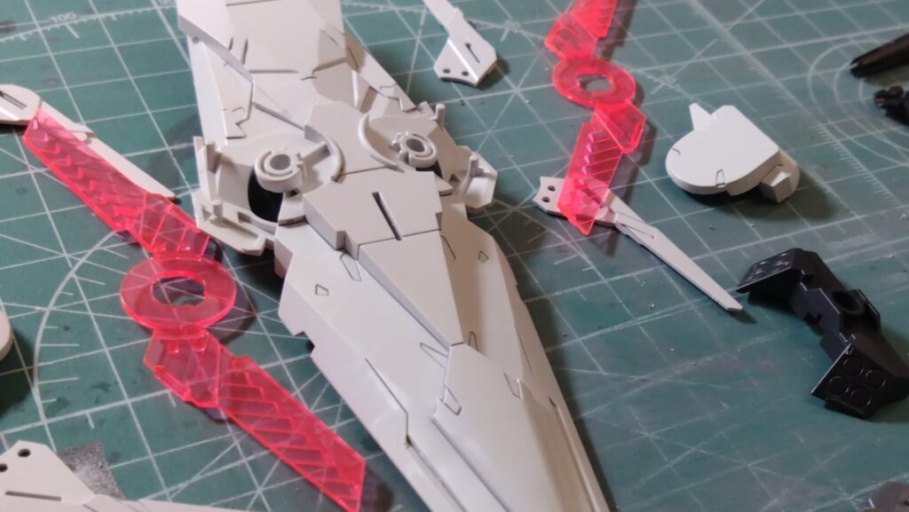 MG 1/100 ナラティブガンダム C装備 Ver.Kaを塗装作成します。②素組キットを分解してパーツチェックします。（機動戦士ガンダムNT）の画像