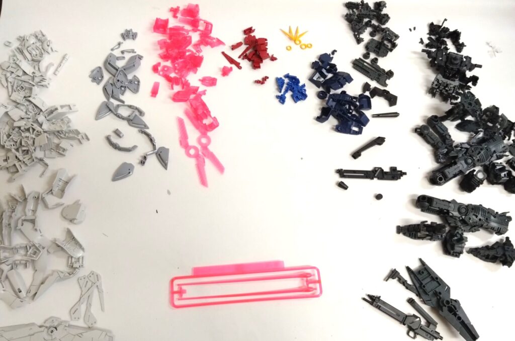 MG 1/100 ナラティブガンダム C装備 Ver.Kaを塗装作成します。②素組キットを分解してパーツチェックします。（機動戦士ガンダムNT）の画像