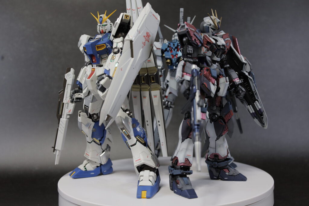 MG 1/100 ナラティブガンダム C装備 Ver.Kaを塗装作成します。⑬ナラティブガンダム完成編。ユニコーン、νガンダムと並べてみますの画像