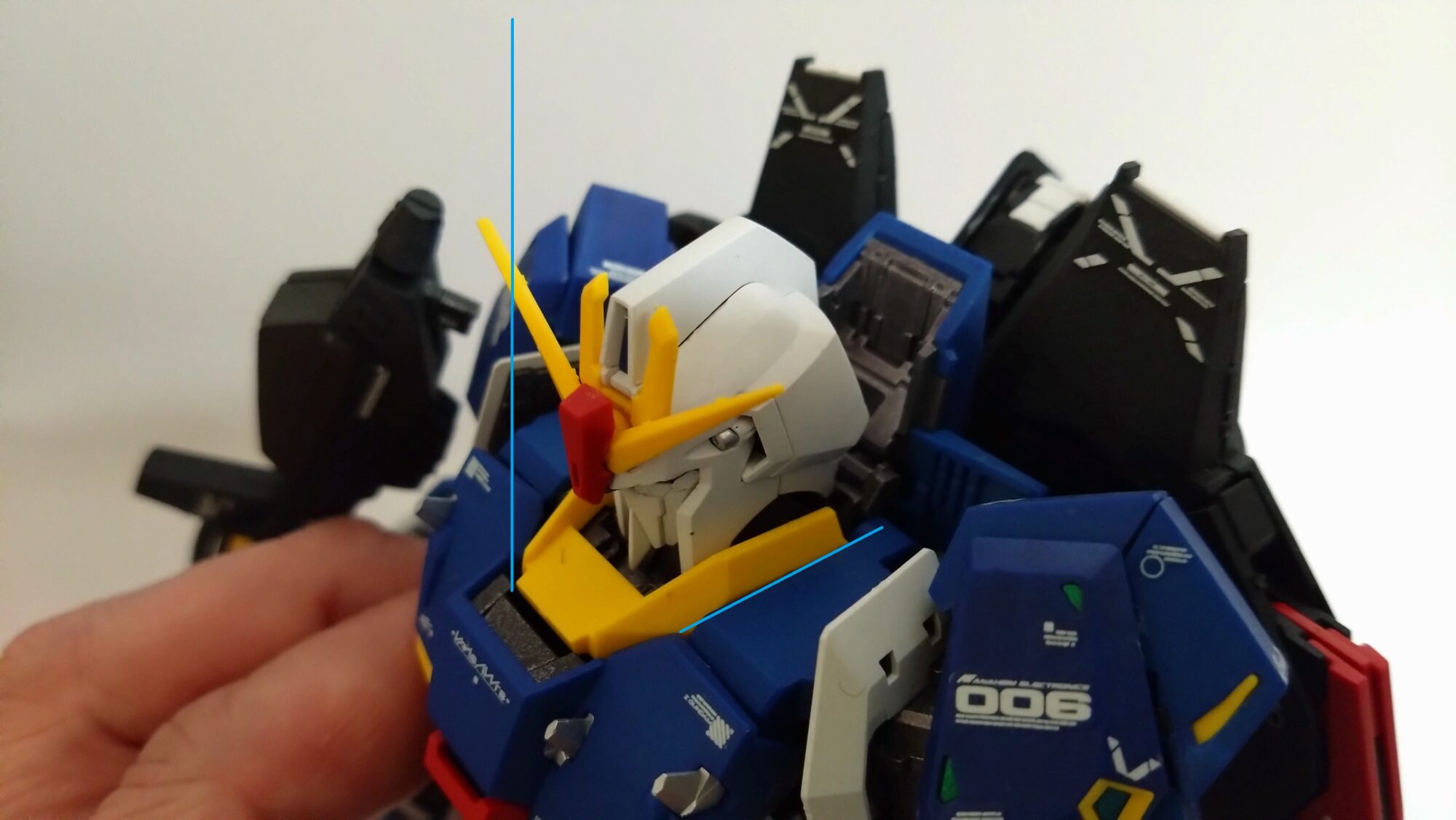 中古MGゼータプラスC1型のフレーム改造、ねじで関節を増やして、プラ版で首を伸ばして良スタイルを入手の画像