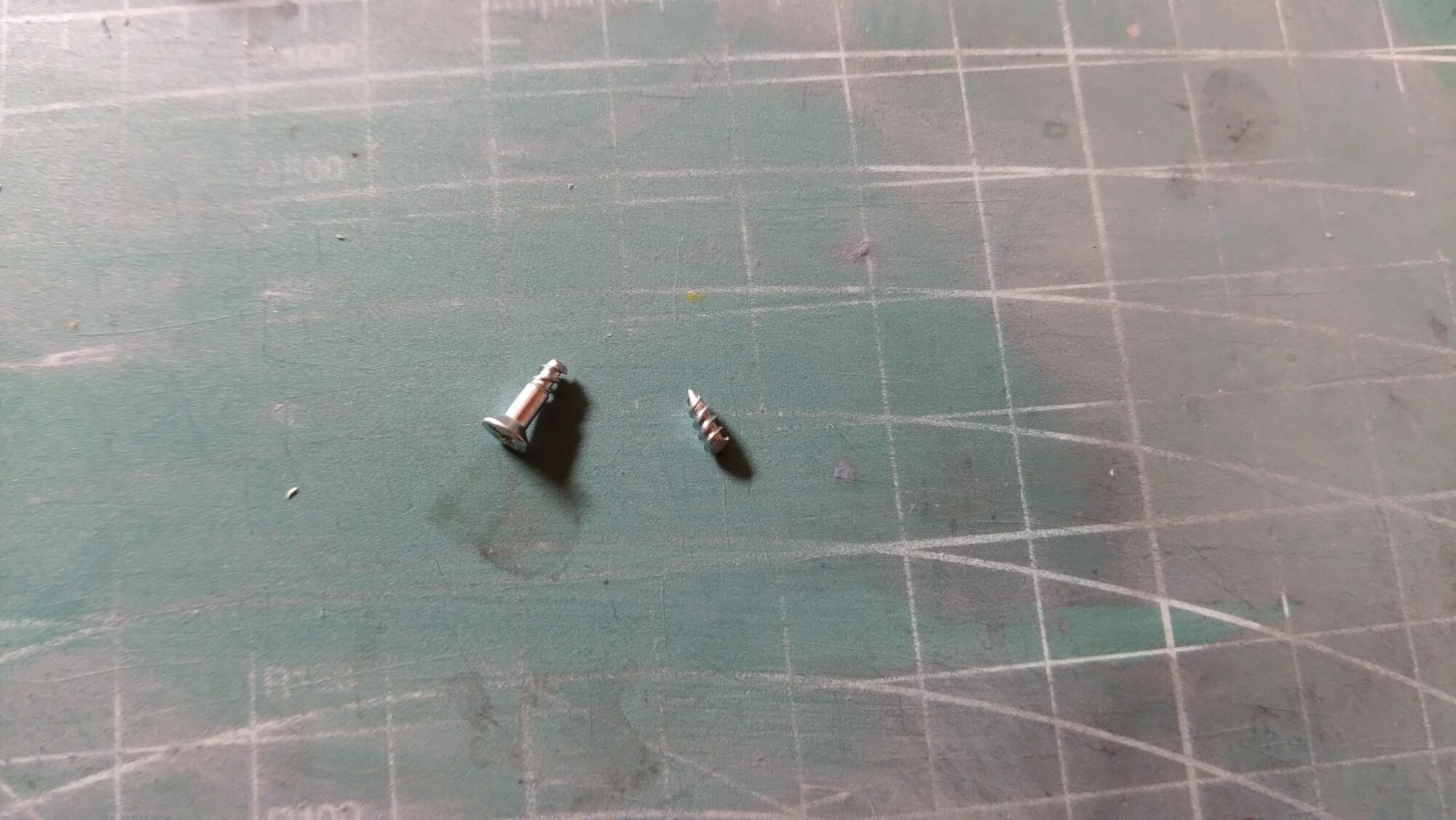 中古MGゼータプラスC1型のフレーム改造、ねじで関節を増やして、プラ版で首を伸ばして良スタイルを入手の画像