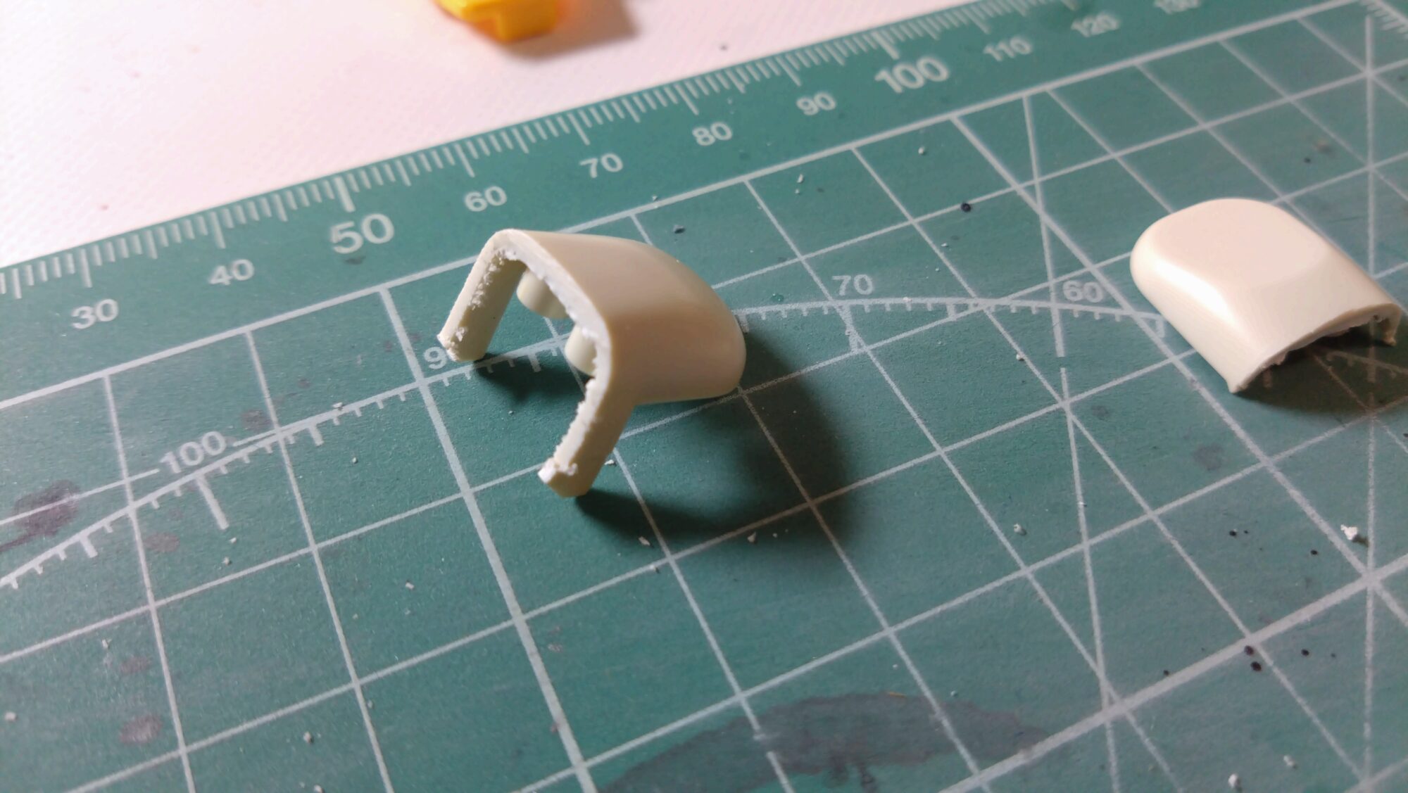 中古MGゼータプラスC1型のフレーム改造、ねじで関節を増やして、プラ版で首を伸ばして良スタイルを入手の画像