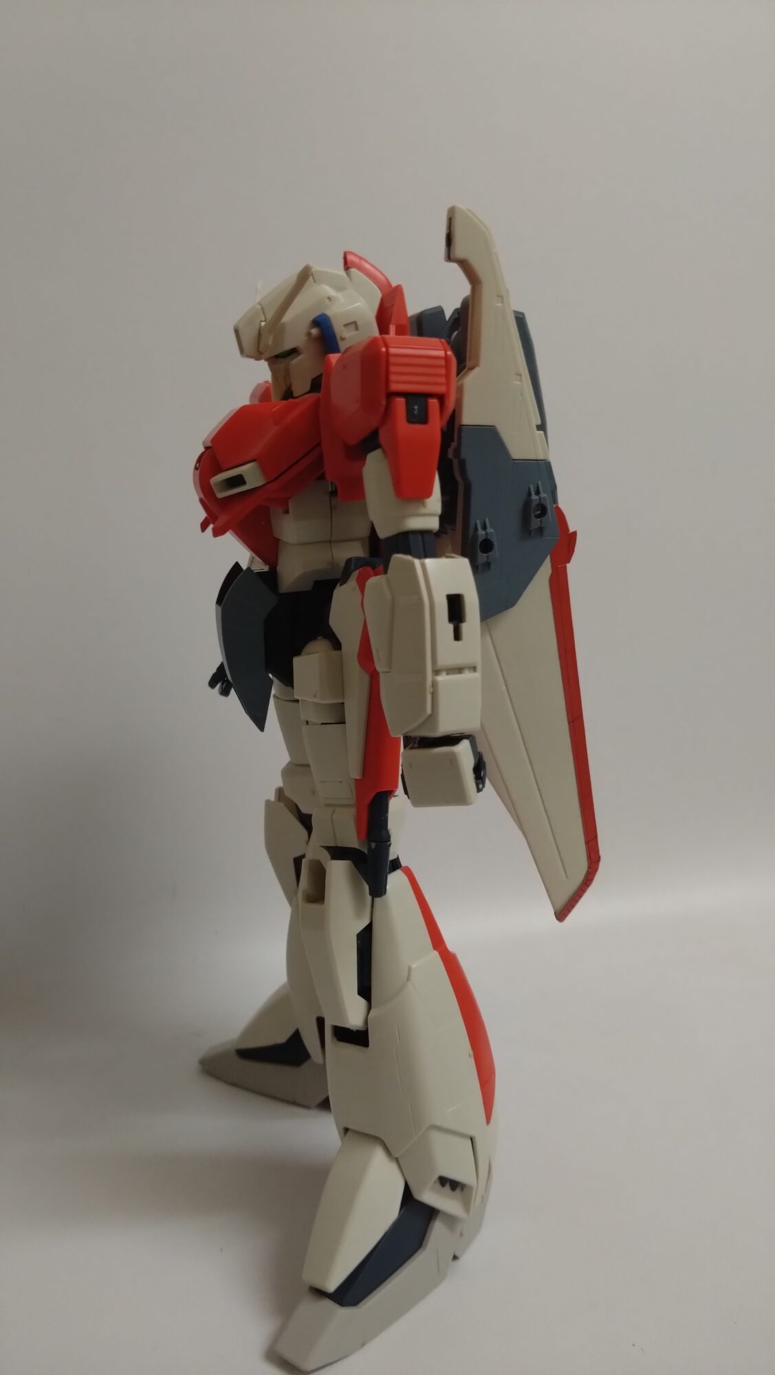 中古MGゼータプラスC1型のフレーム改造、ねじで関節を増やして、プラ版で首を伸ばして良スタイルを入手の画像
