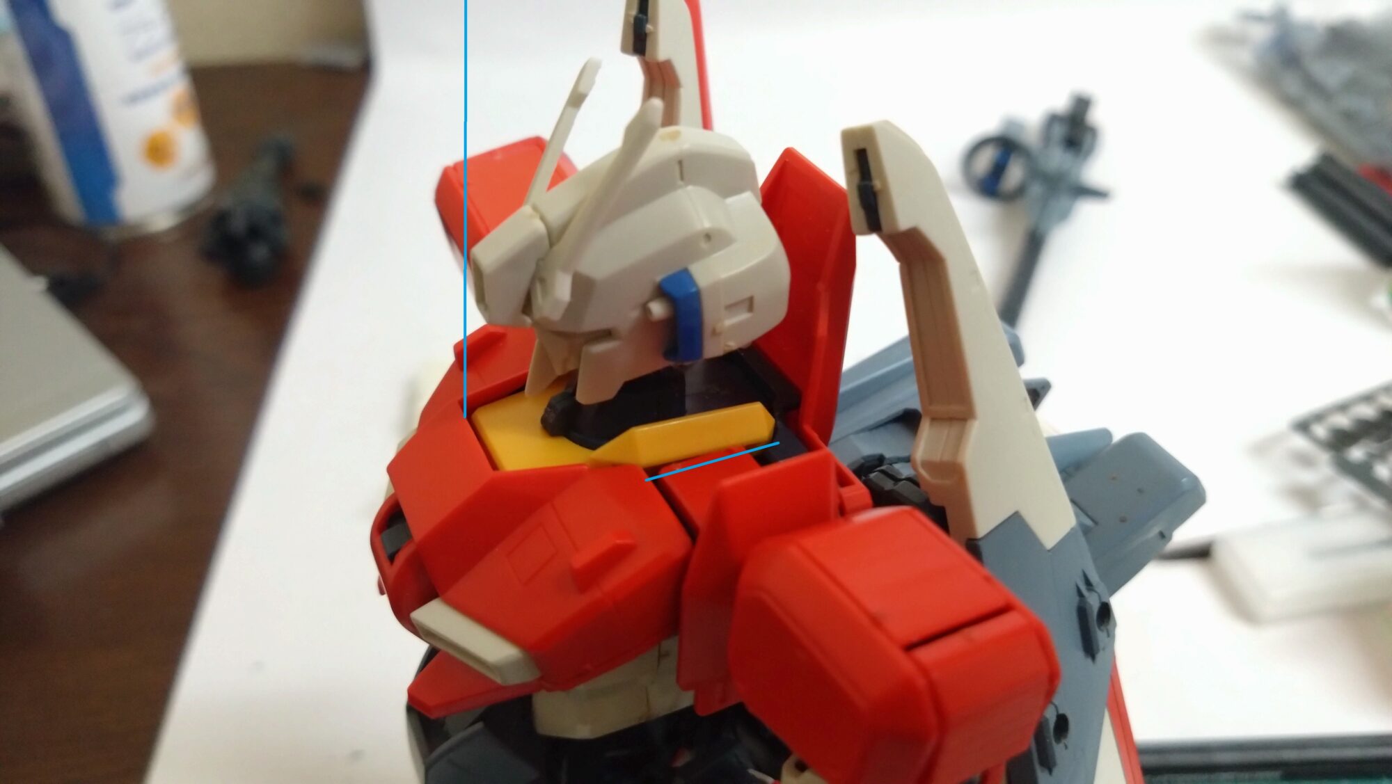 中古MGゼータプラスC1型のフレーム改造、ねじで関節を増やして、プラ版で首を伸ばして良スタイルを入手の画像