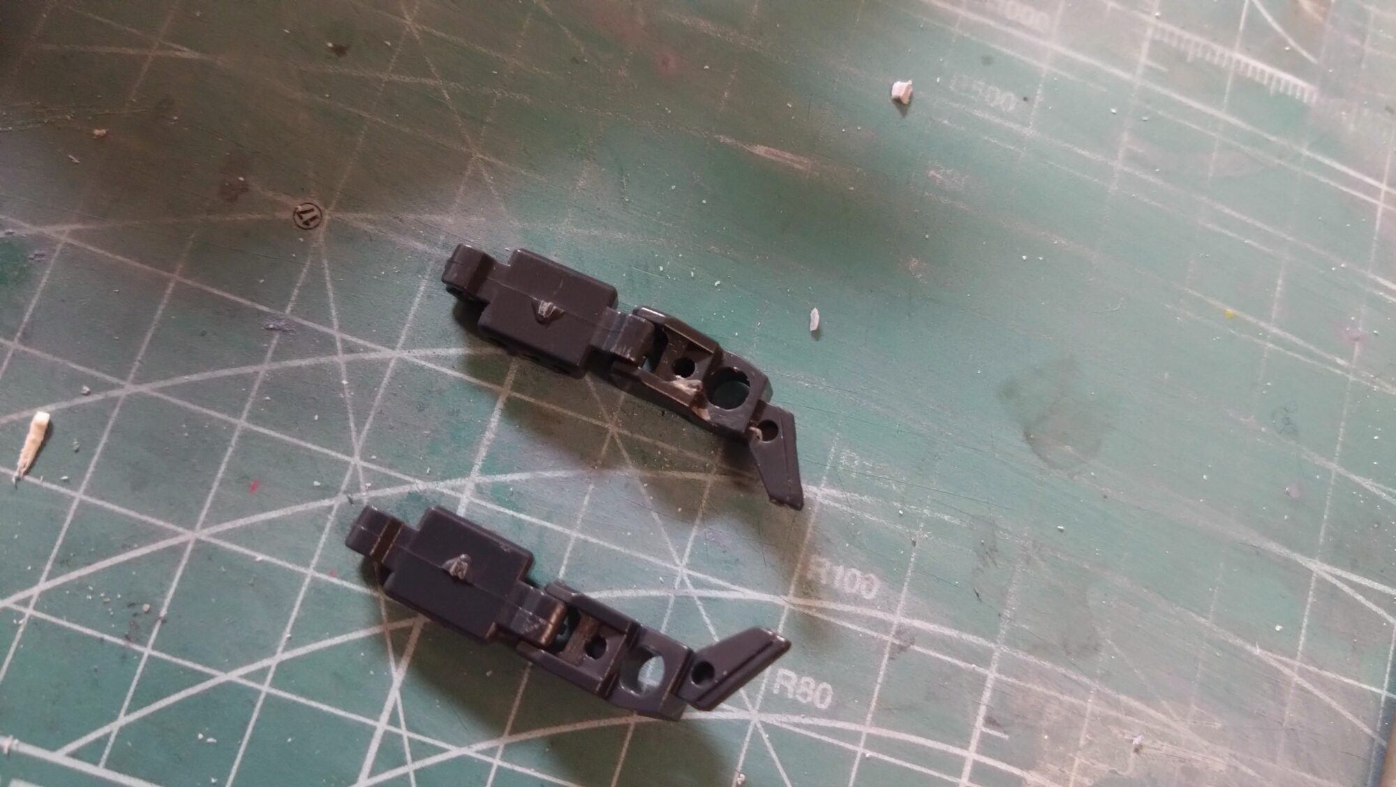 中古MGゼータプラスC1型のフレーム改造②、ウェーブ・ライダーに変形できるように内部フレームを改造しますの画像