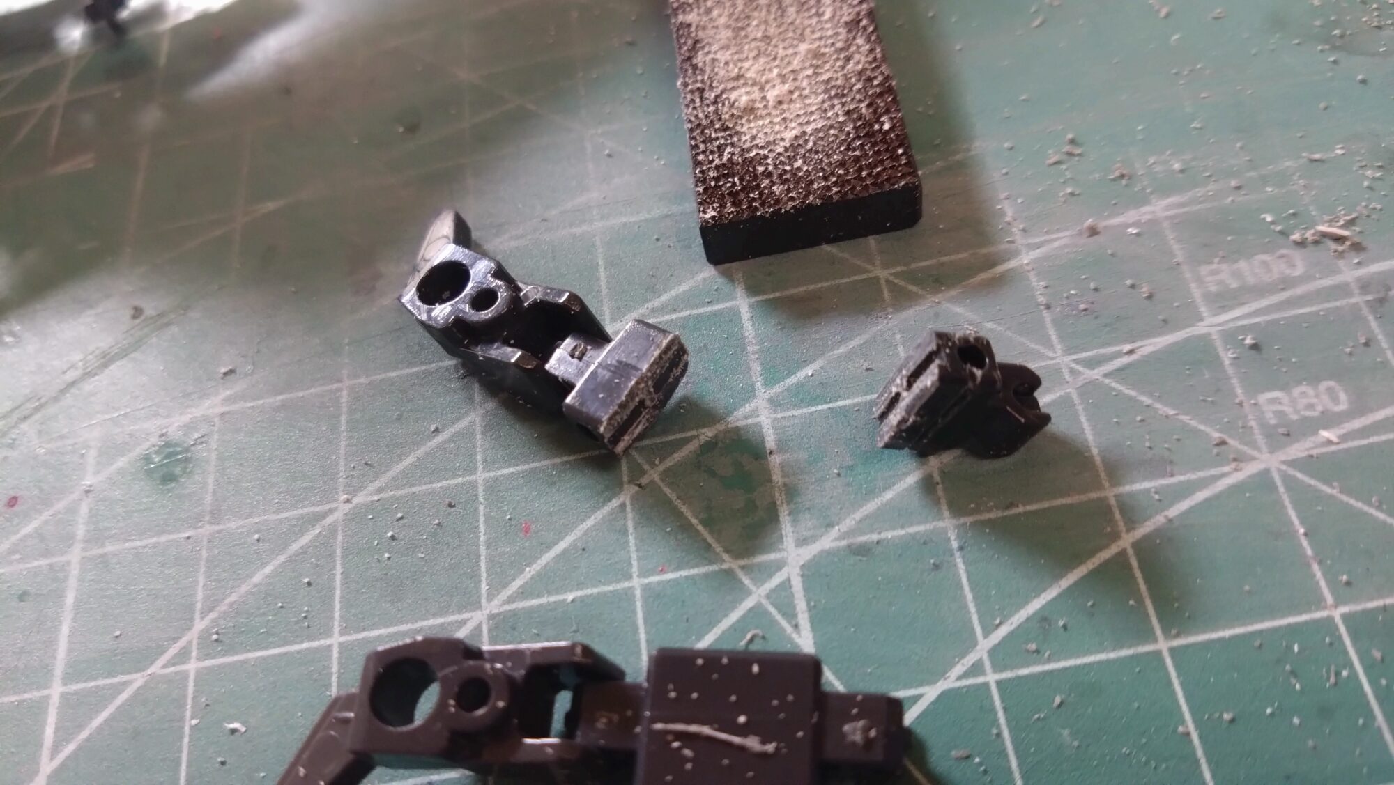 中古MGゼータプラスC1型のフレーム改造②、ウェーブ・ライダーに変形できるように内部フレームを改造しますの画像