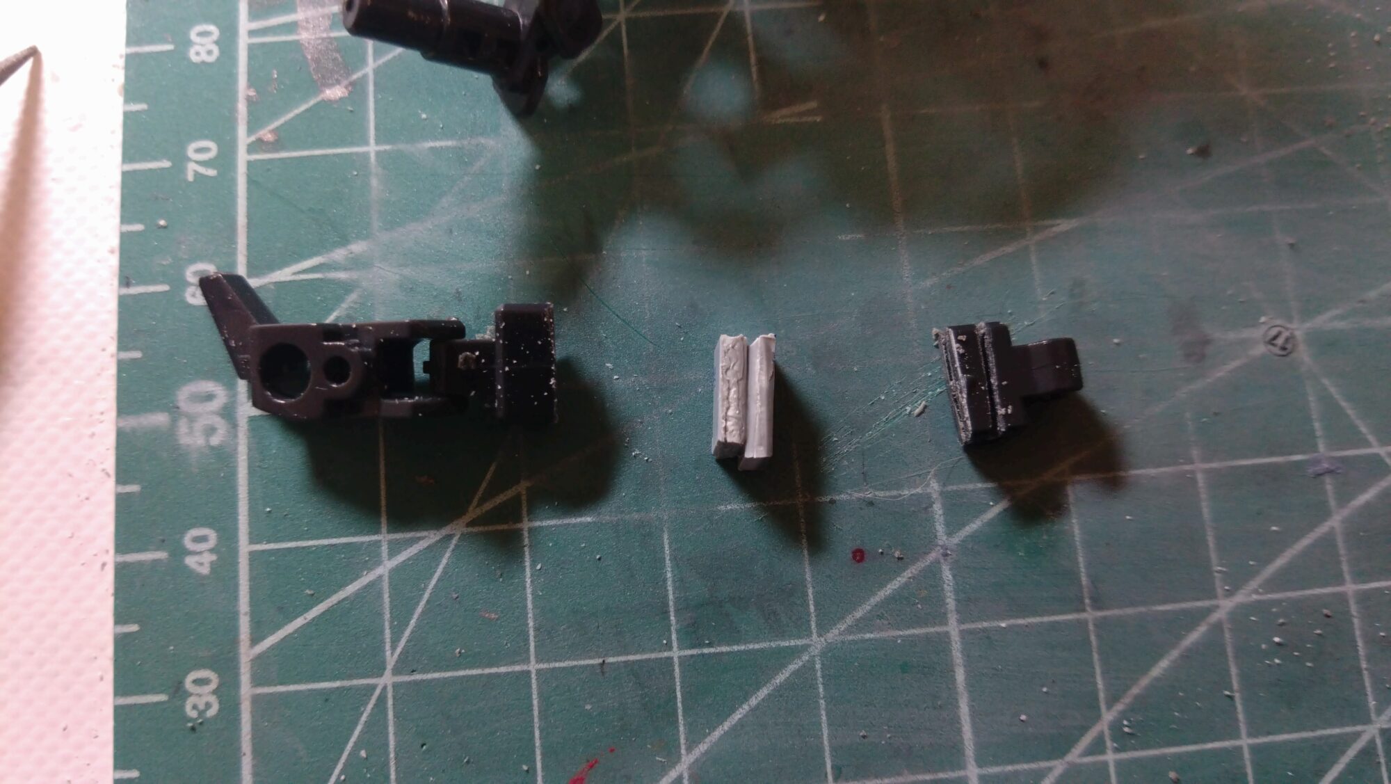 中古MGゼータプラスC1型のフレーム改造②、ウェーブ・ライダーに変形できるように内部フレームを改造しますの画像