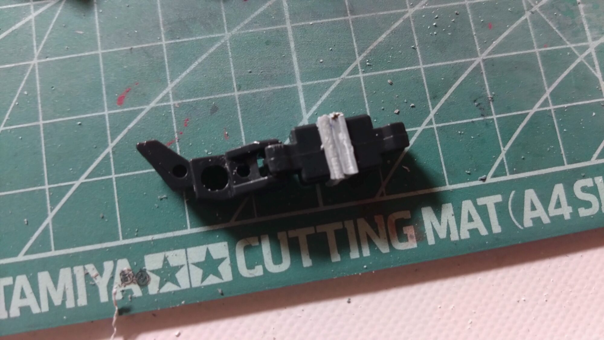 中古MGゼータプラスC1型のフレーム改造②、ウェーブ・ライダーに変形できるように内部フレームを改造しますの画像