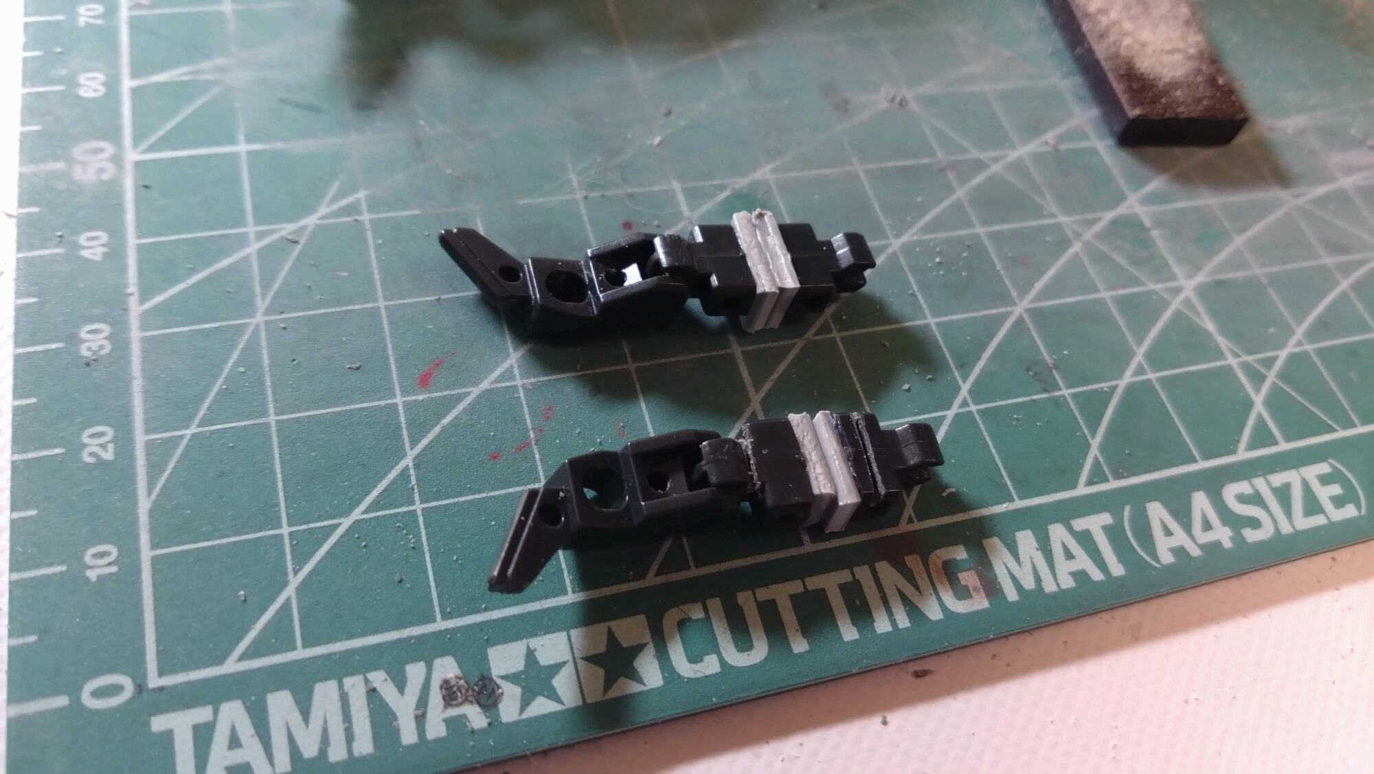 中古MGゼータプラスC1型のフレーム改造②、ウェーブ・ライダーに変形できるように内部フレームを改造しますの画像