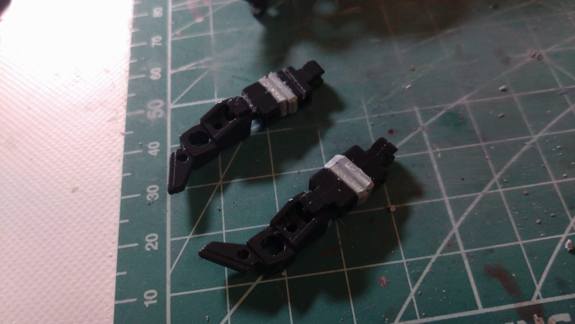 中古MGゼータプラスC1型のフレーム改造②、ウェーブ・ライダーに変形できるように内部フレームを改造しますの画像