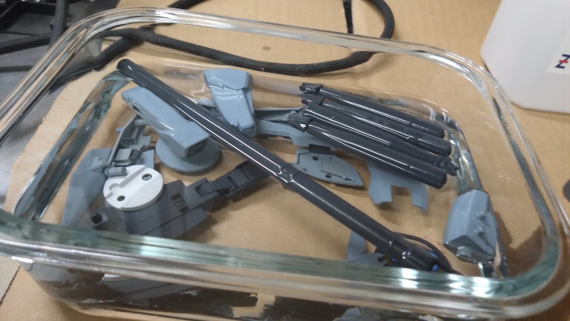 中古塗装済みプラモデルでも、IPAで塗装を剥がしてやり直せます!まずはIPA(イソプロピルアルコール)を使って塗装を剥がす方法をご紹介しますの画像