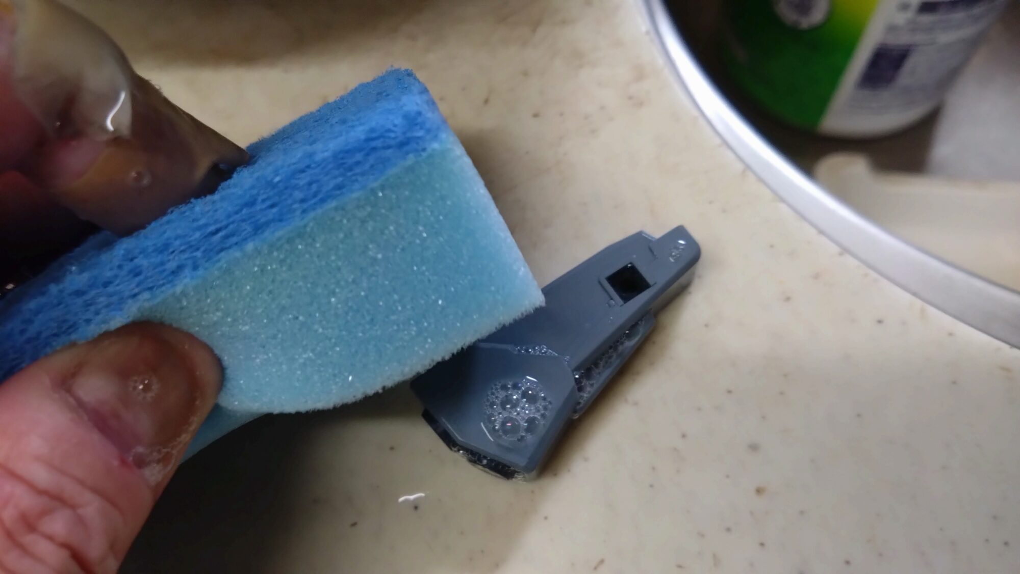 中古塗装済みプラモデルでも、IPAで塗装を剥がしてやり直せます!まずはIPA(イソプロピルアルコール)を使って塗装を剥がす方法をご紹介しますの画像