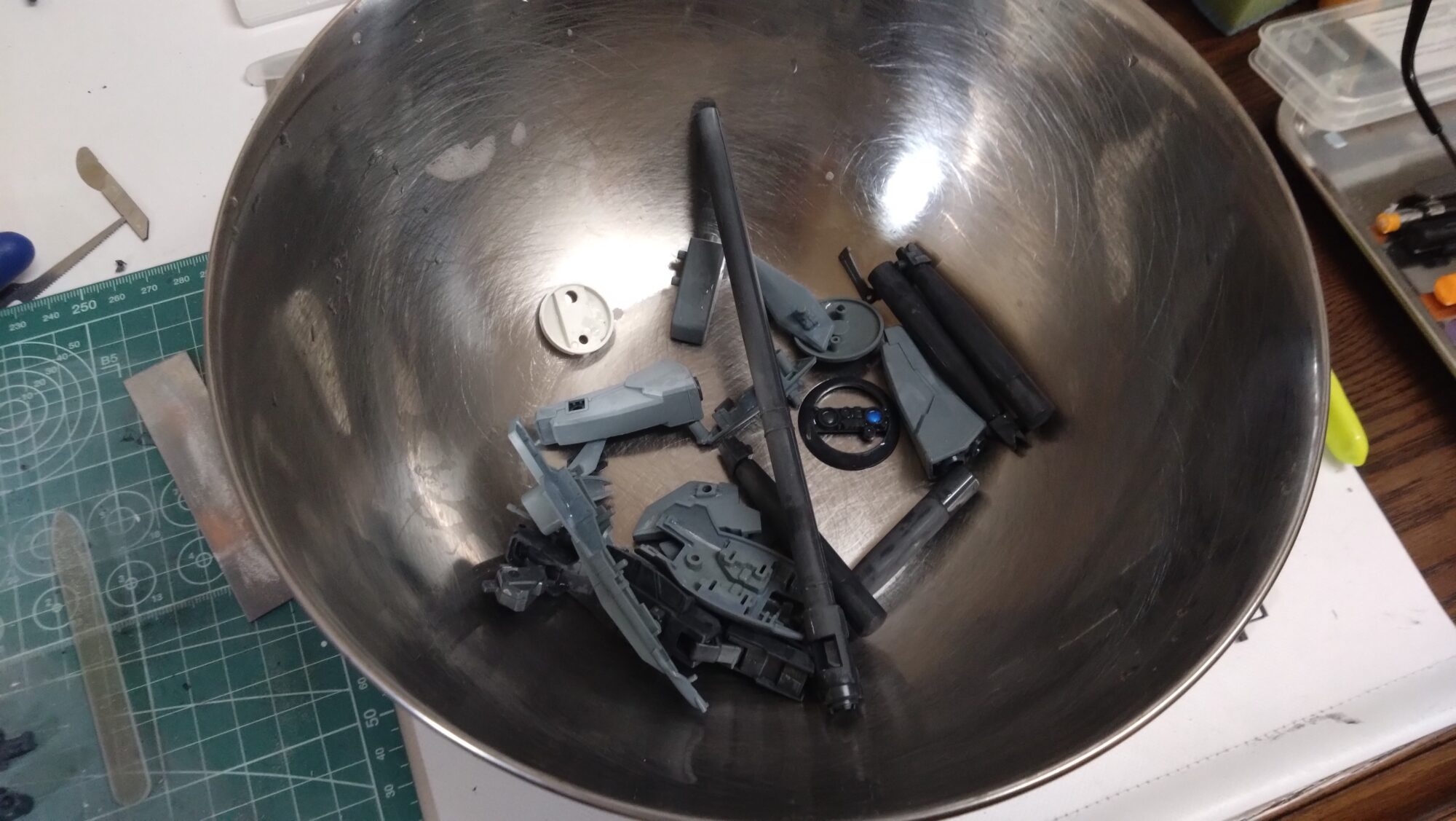 中古塗装済みプラモデルでも、IPAで塗装を剥がしてやり直せます!まずはIPA(イソプロピルアルコール)を使って塗装を剥がす方法をご紹介しますの画像